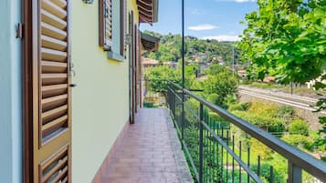 House | Pemandangan dari hartanah