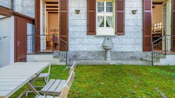 House | Outdoor dining