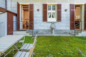 Outdoor dining - Holiday Home in Meina (Meina)