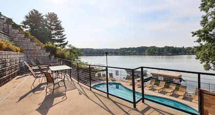 Scenic Shores Escape - Lakefront - Indoor Parking