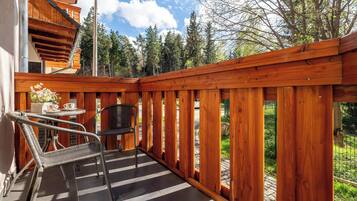 Classic Apartment | Balcony