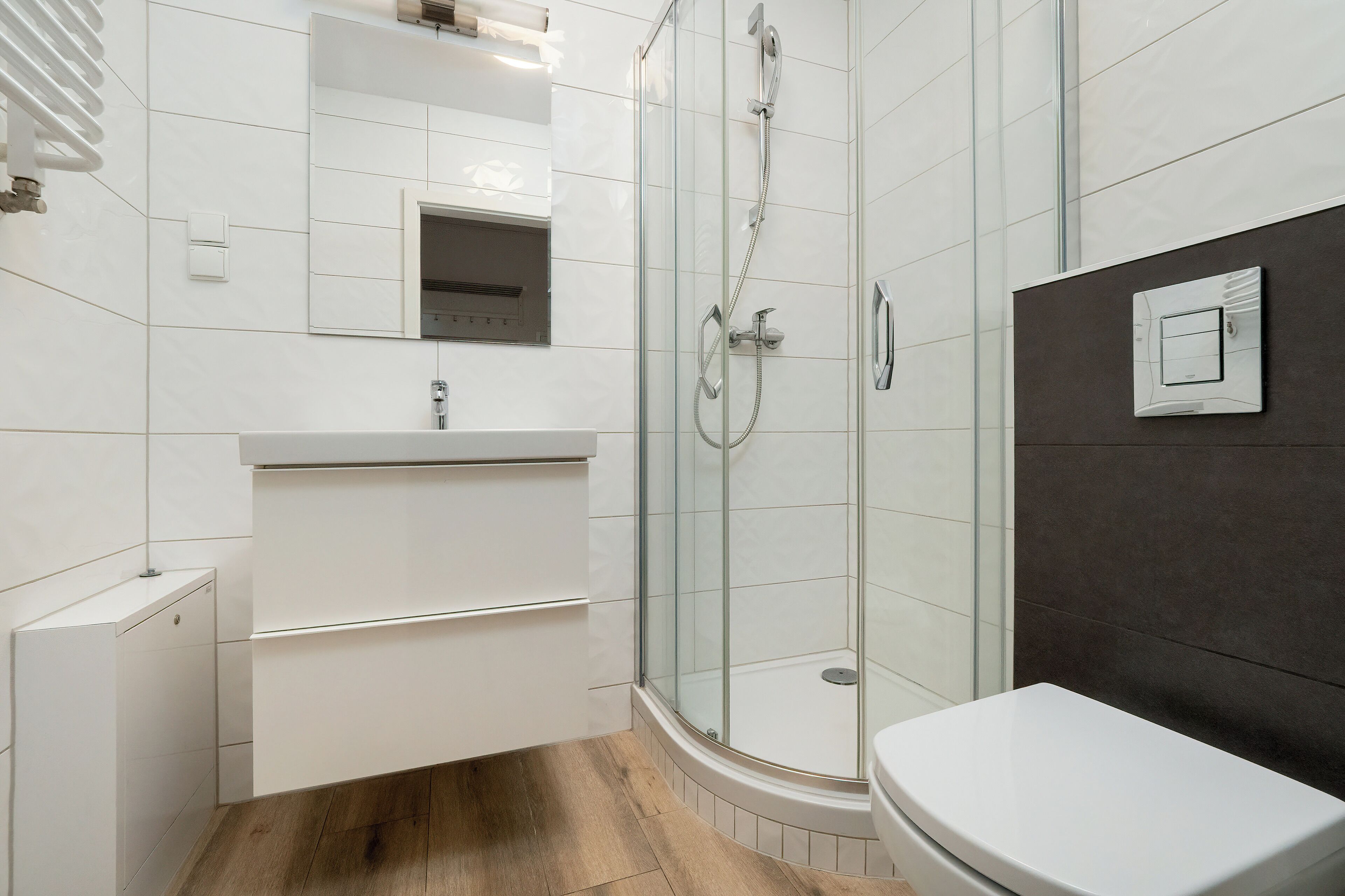 Apartamento clássico | Banheiro | Toalhas de banho, sabonete, shampoo, papel higiênico