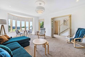 TV, peis og kontorer