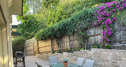 "Lizzy's Hideaway" – Close to City, Sleeps 6