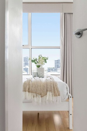 2 soverom, strykejern/-brett, sengetøy og rullestolvennlig