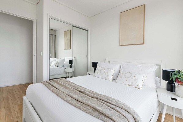 2 bedrooms, iron/ironing board, bed sheets, wheelchair access
