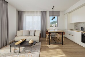 Hypo-allergenic bedding, Select Comfort beds, minibar, in-room safe - SIRO Boka Place (Tivat)