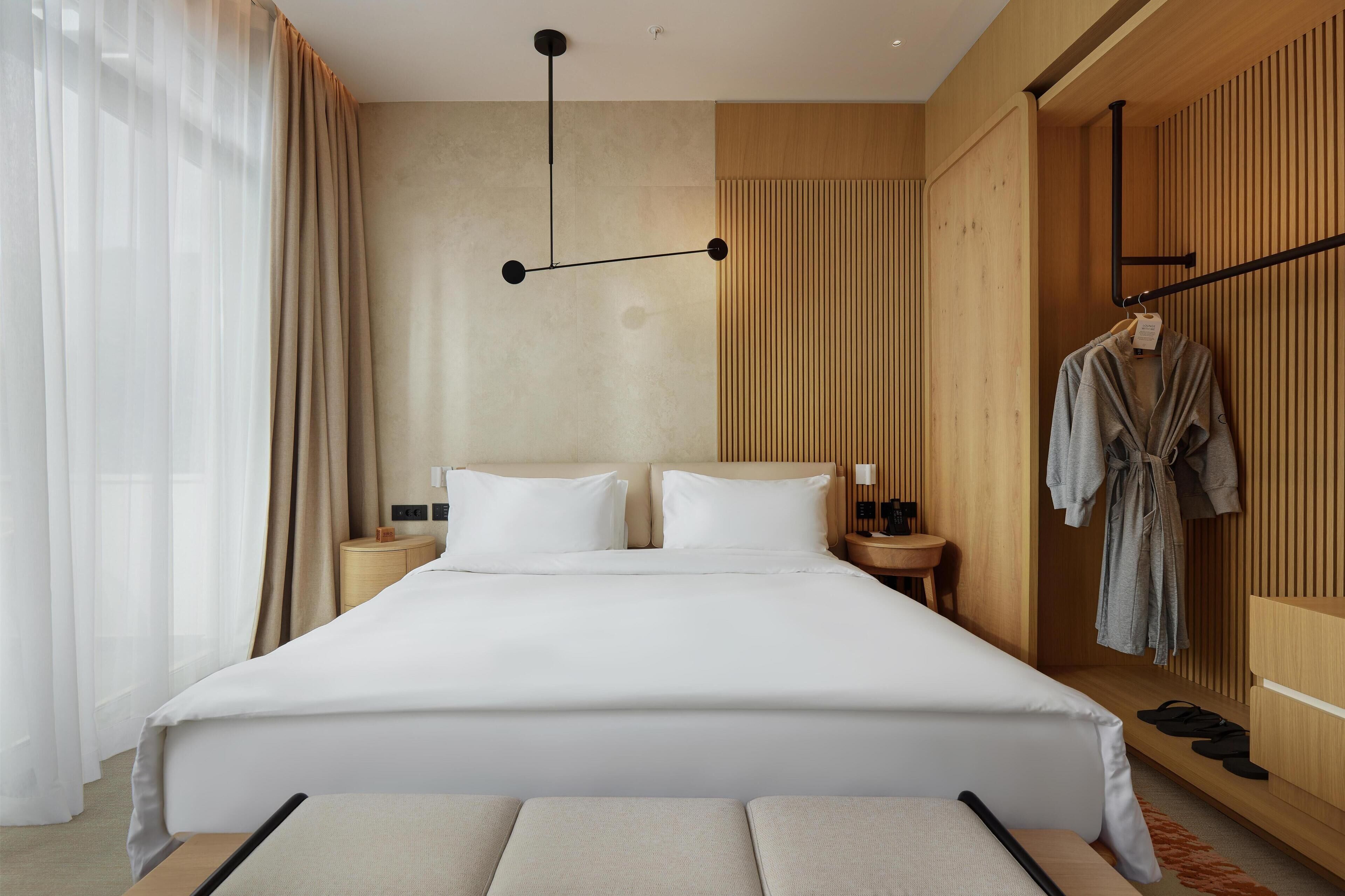 Standard Suite (SIRO) | Hypo-allergenic bedding available, Select Comfort beds, minibar