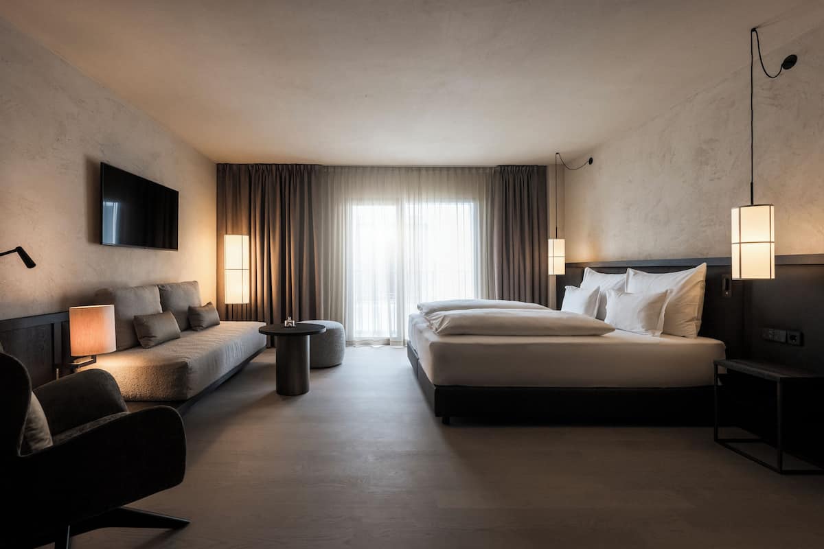 Superior Double Room, Balcony, Courtyard View | 1 bedroom, premium bedding, Select Comfort beds, free minibar items