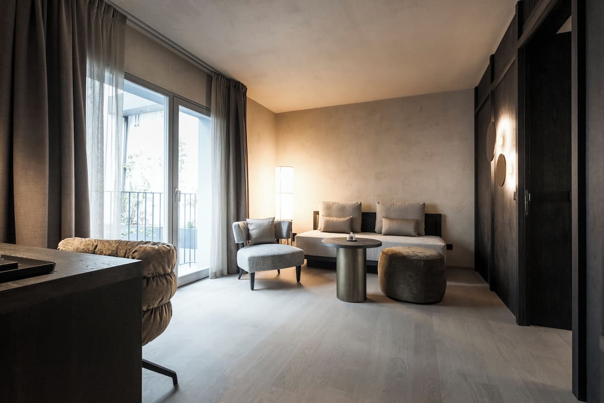 Deluxe suite, uitzicht op tuin | 1 slaapkamer, lakens van Egyptisch katoen, luxe beddengoed
