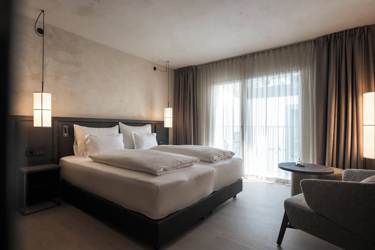 Junior Suite, Balcony, Courtyard View | 1 bedroom, premium bedding, Select Comfort beds, free minibar items