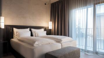 Junior Suite, Balcony, Courtyard View