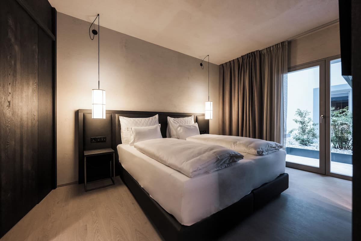 Comfort suite, uitzicht op tuin | 1 slaapkamer, lakens van Egyptisch katoen, luxe beddengoed