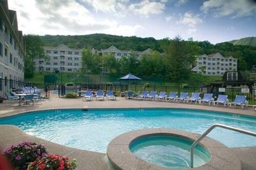 Mountain View Suite at Jiminy Peak - Ski On Off - Near Elevator, Pool, and Lobby
