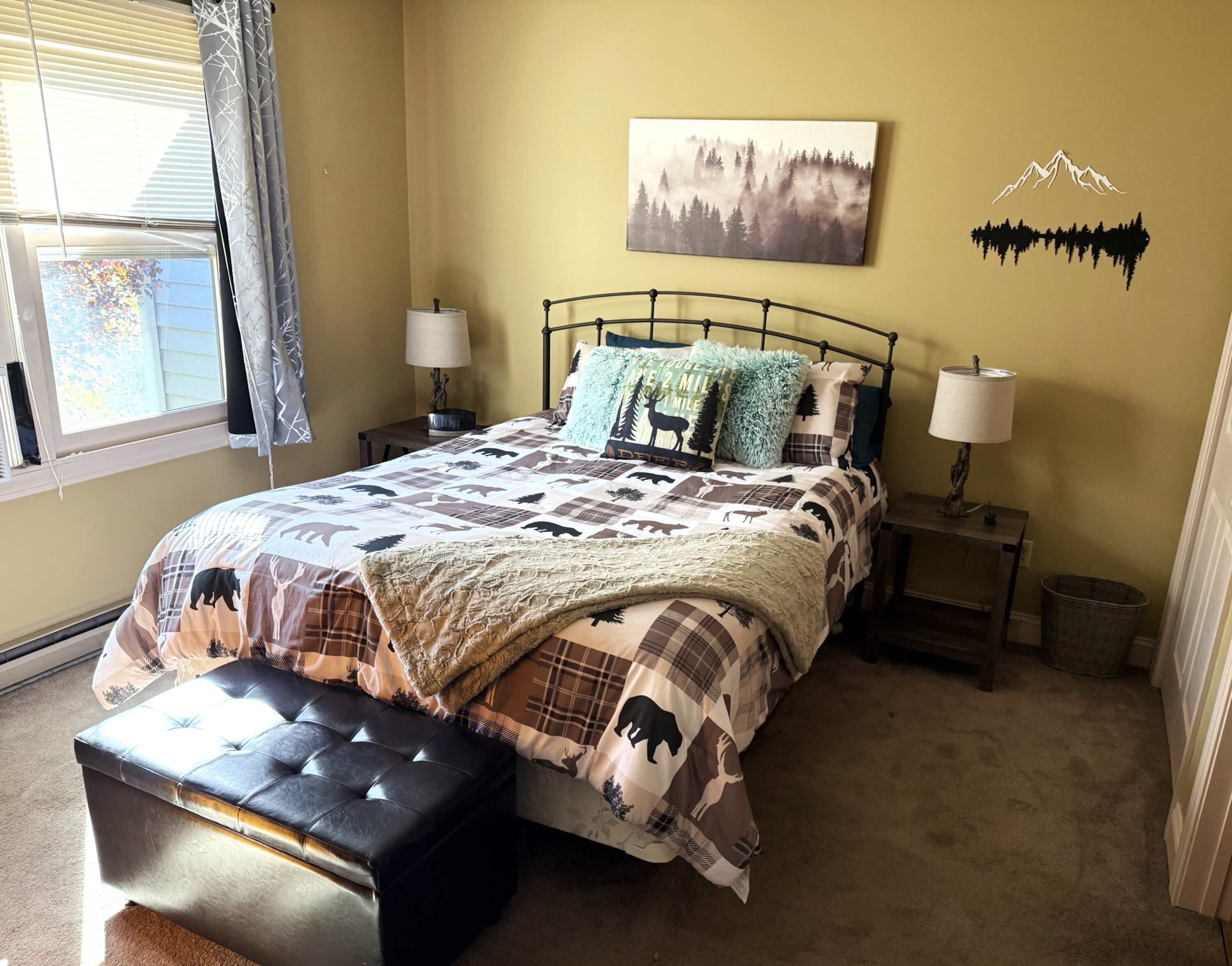 2 bedrooms, desk, iron/ironing board, WiFi