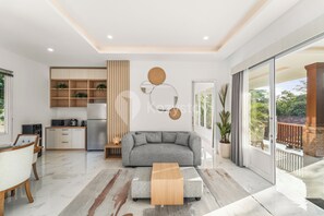 家庭别墅, 花园景观 | 起居区 | 平板电视