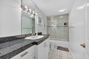 Doccia, asciugacapelli, asciugamani