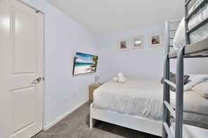 3 chambres, fer et planche à repasser, lit de bébé portatif, Wi-Fi
