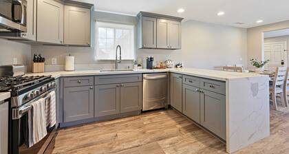 2 Homes in 1! | Sleeps 18 | 10 Min to Zoo & Beach