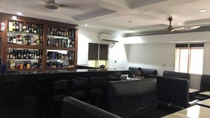 Bar (on property) - De - Calmcity Guest House  (Ilorin)