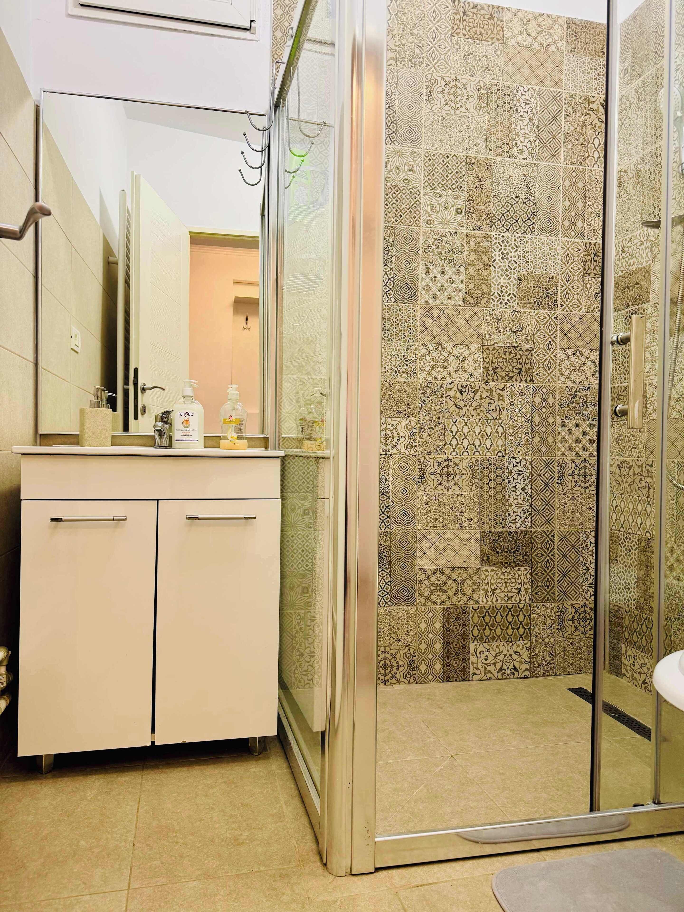 Bruser, hårtørrer, håndklæder