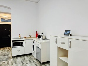 Réfrigérateur, cafetière/bouilloire