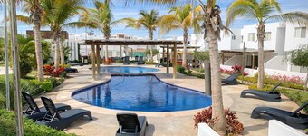 Casa con alberca propia-Almarena