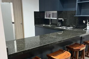 Micro-ondes, plaque de cuisson