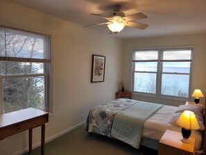 4 bedrooms, desk, iron/ironing board, free WiFi - Great Lakes Getaway - incredible Lakefront Location!  Walk to beach and downtown! (Frankfort)