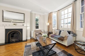 Smart TV, fireplace - Spacious Knightsbridge Flat with Patio (London)