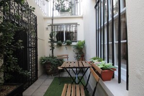 Outdoor dining - Spacious Knightsbridge Flat with Patio (London)
