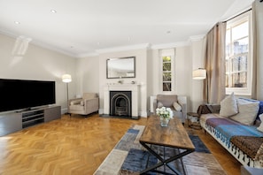 Smart TV, fireplace