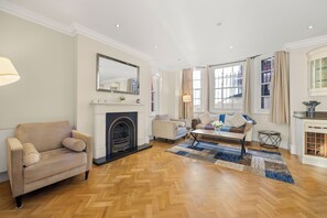Smart TV, fireplace - Spacious Knightsbridge Flat with Patio (London)