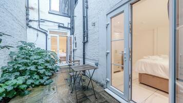 2 soveværelser, skrivebord, strygejern/strygebræt, weekendseng