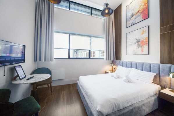 Iron/ironing board, WiFi, bed sheets
