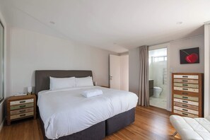 3 bedrooms, iron/ironing board, WiFi, bed sheets