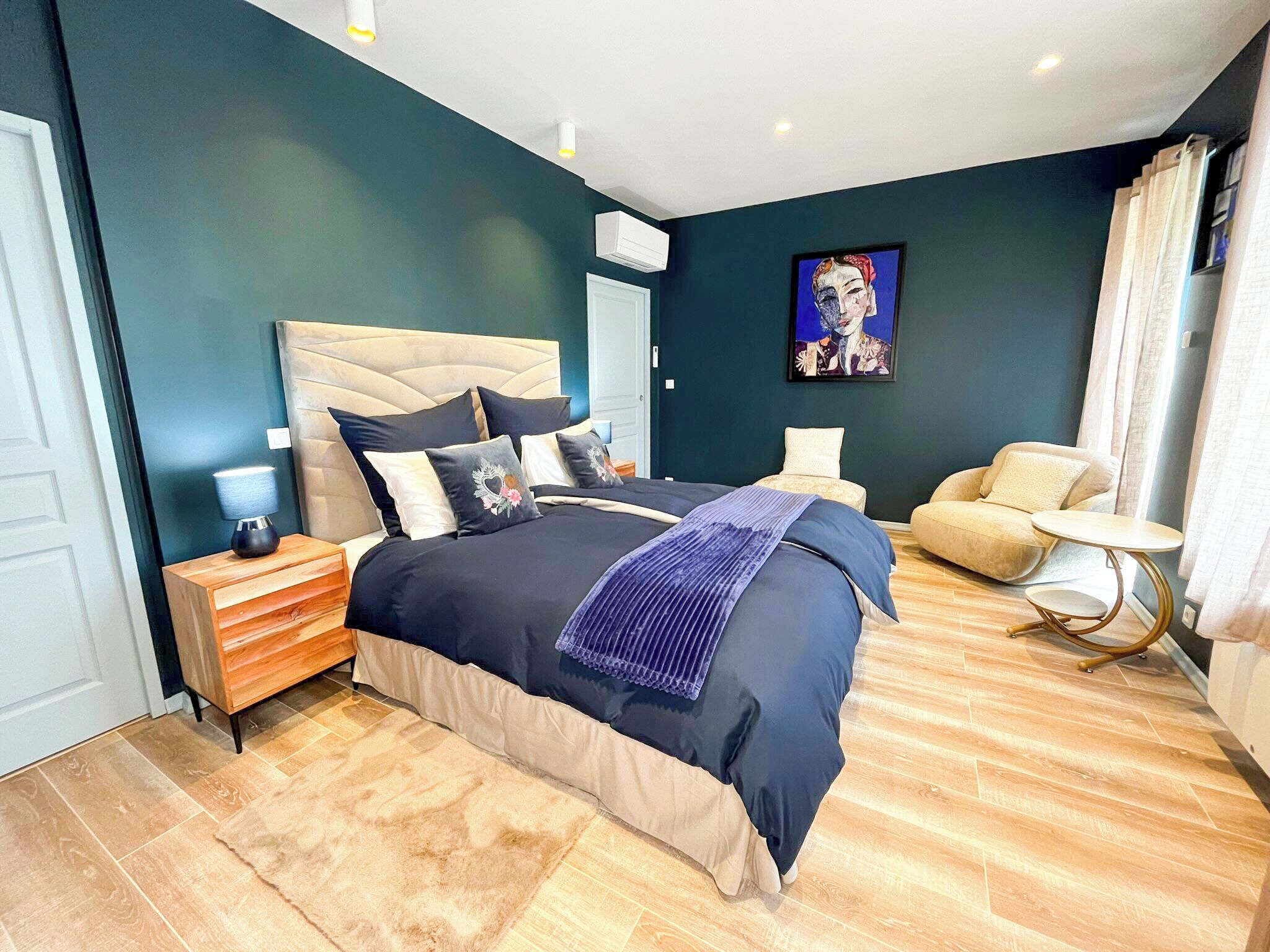 5 bedrooms, free WiFi, bed sheets