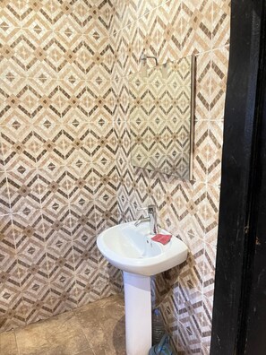 Kamer, 1 slaapkamer, roken, terras | Badkamer