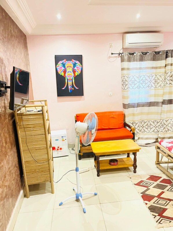 Quarto, 1 quarto, para fumantes, varanda | Área de estar