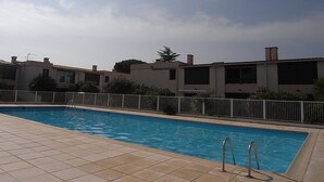 حمام سباحة