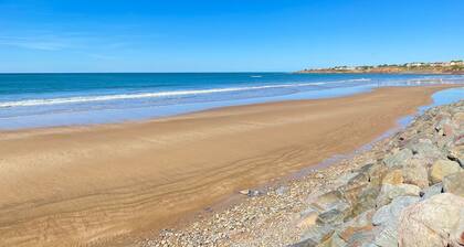 Renoviertes Haus mit beheiztem Pool, Tennis und Parkplatz 100m von Geschäften