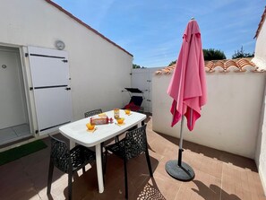 屋外ダイニングエリア