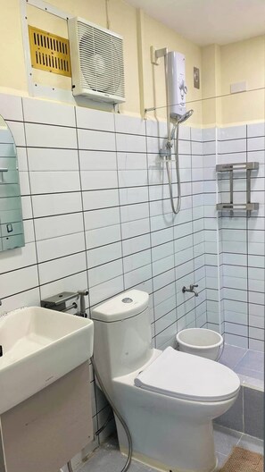 Apartment, 2 Bedrooms | Bathroom - 2 Bedroom Apartment for 6 Guests (Baguio)
