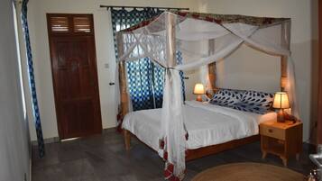 Deluxe Room | Peralatan tempat tidur premium, gebar bulu kapas, meja, Wi-fi percuma