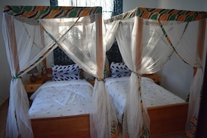 Standard Twin Room | Premium bedding, down comforters, desk, free WiFi - kili Kivuli (Moshi)
