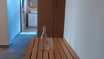 Kamar Deluks | Kamar mandi | Shower, perlengkapan mandi gratis, handuk, dan sabun