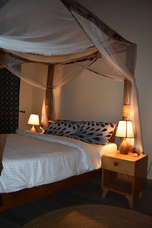 Habitación Deluxe, 1 cama matrimonial | Ropa de cama de alta calidad, edredón y camas con efecto memoria 