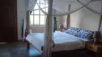 Deluxe-Zimmer | Hochwertige Bettwaren, Daunenbettdecken, Schreibtisch, kostenloses WLAN