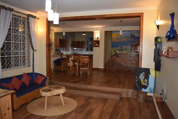 Habitación Deluxe, 1 cama matrimonial | Área de sala de estar