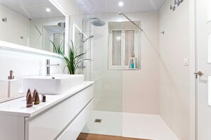 Apartment (1 Bedroom) | Bathroom - Genteel Home Mirador de San Cristobal (Granada)